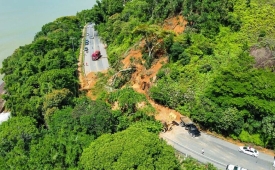 Chuva no litoral norte de SP causa inundações e bloqueio em estradas