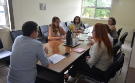 Incentivo à adoção de crianças e adolescentes é tema de reunião na Câmara