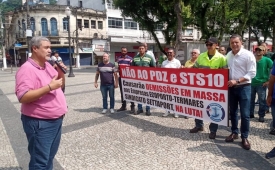 Trabalhadores portuários se manifestam contra demissões em Santos