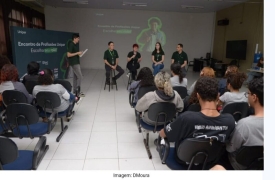 Estudantes da rede pública de Cubatão (SP) participam de encontro de profissões promovido pela Unipar