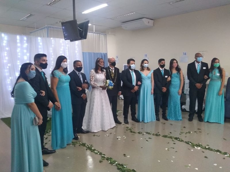 Hospital de Cubatão realiza sonho de paciente e promove casamento dentro da unidade 