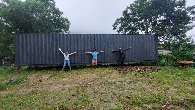 Moradores dos Pilões buscam doações para transformar container em biblioteca