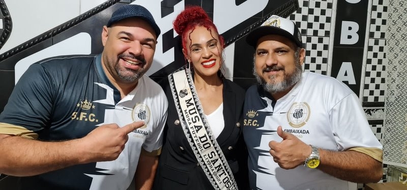 Sandra Gonçalves é aclamada musa da Embaixada do Santos F.C. em Cubatão