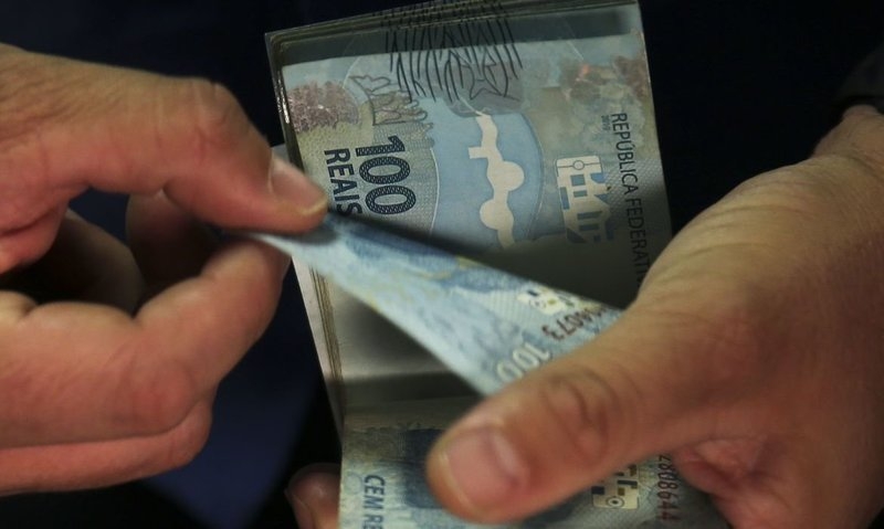 Caixa paga Auxílio Brasil a cadastrados com NIS final 0 Valor mínimo para cada família é R$ 400