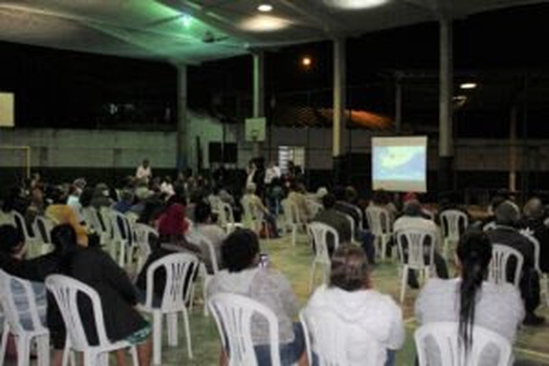 Moradores dos núcleos Nhapium e São Pedro participam de reunião para início da regularização fundiária 