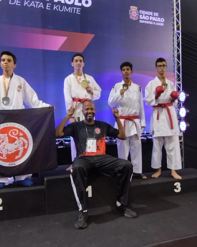 Equipe Luciano Moreira de karatê conquista excelentes resultados em tradicional competição de São Paulo