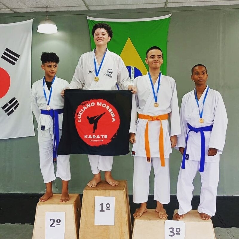 Karatecas do sensei Luciano Moreira conquistam bons resultados em Copa no Guarujá